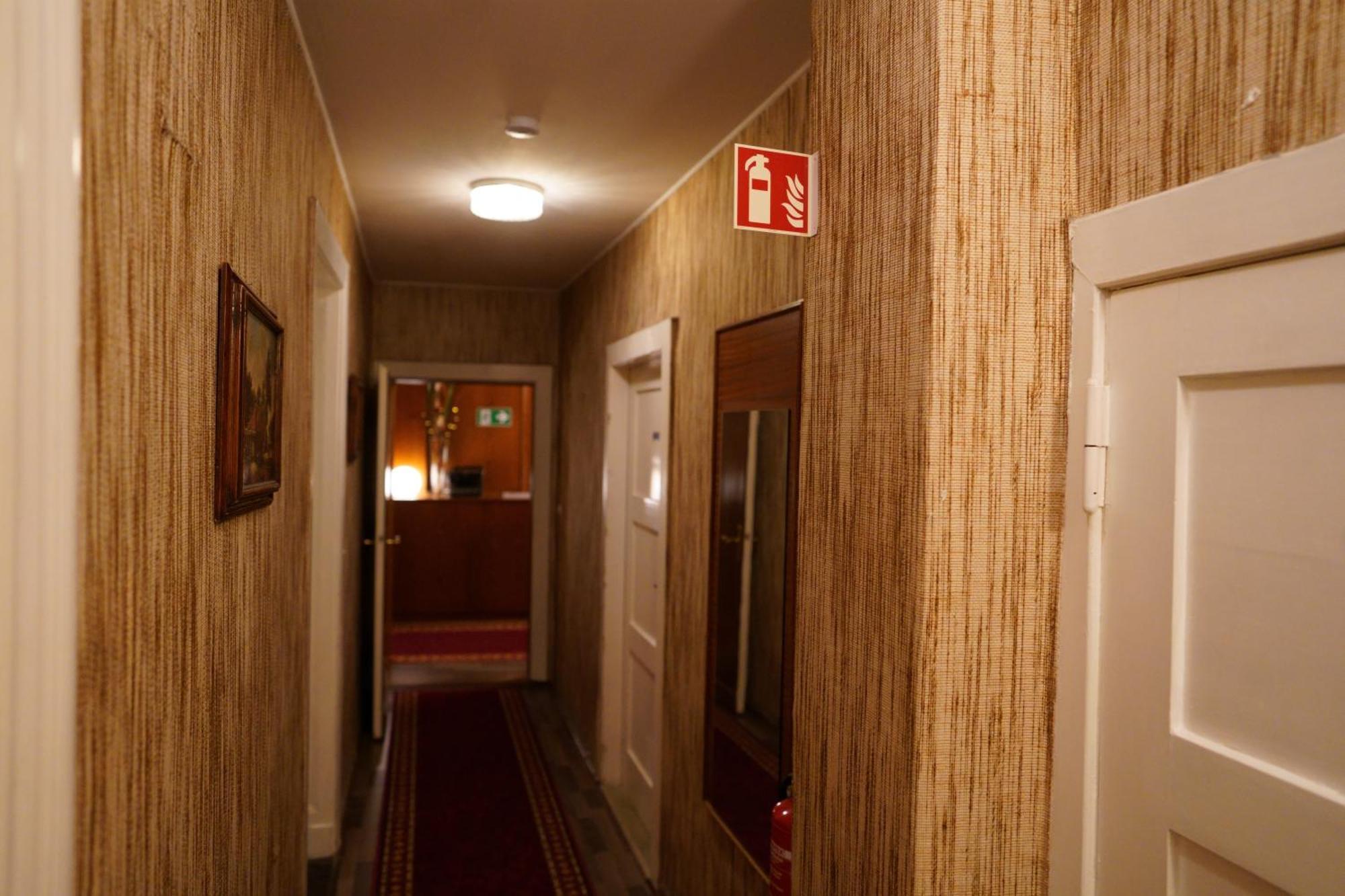 Hotel Pension Xantener Eck Берлин Экстерьер фото