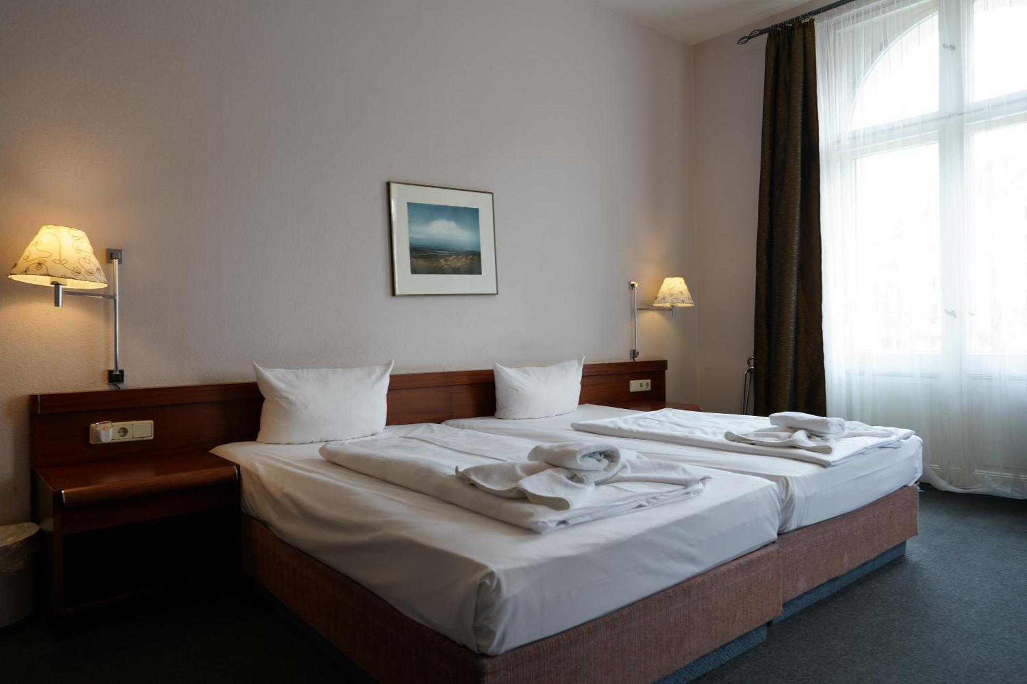Hotel Pension Xantener Eck Берлин Экстерьер фото