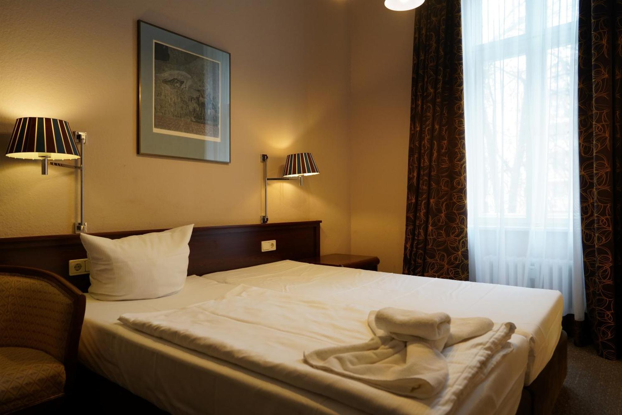 Hotel Pension Xantener Eck Берлин Экстерьер фото