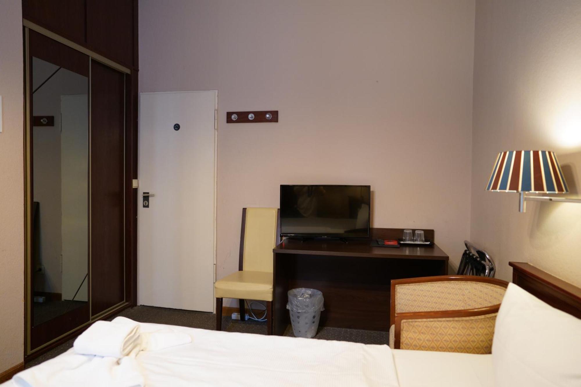 Hotel Pension Xantener Eck Берлин Экстерьер фото