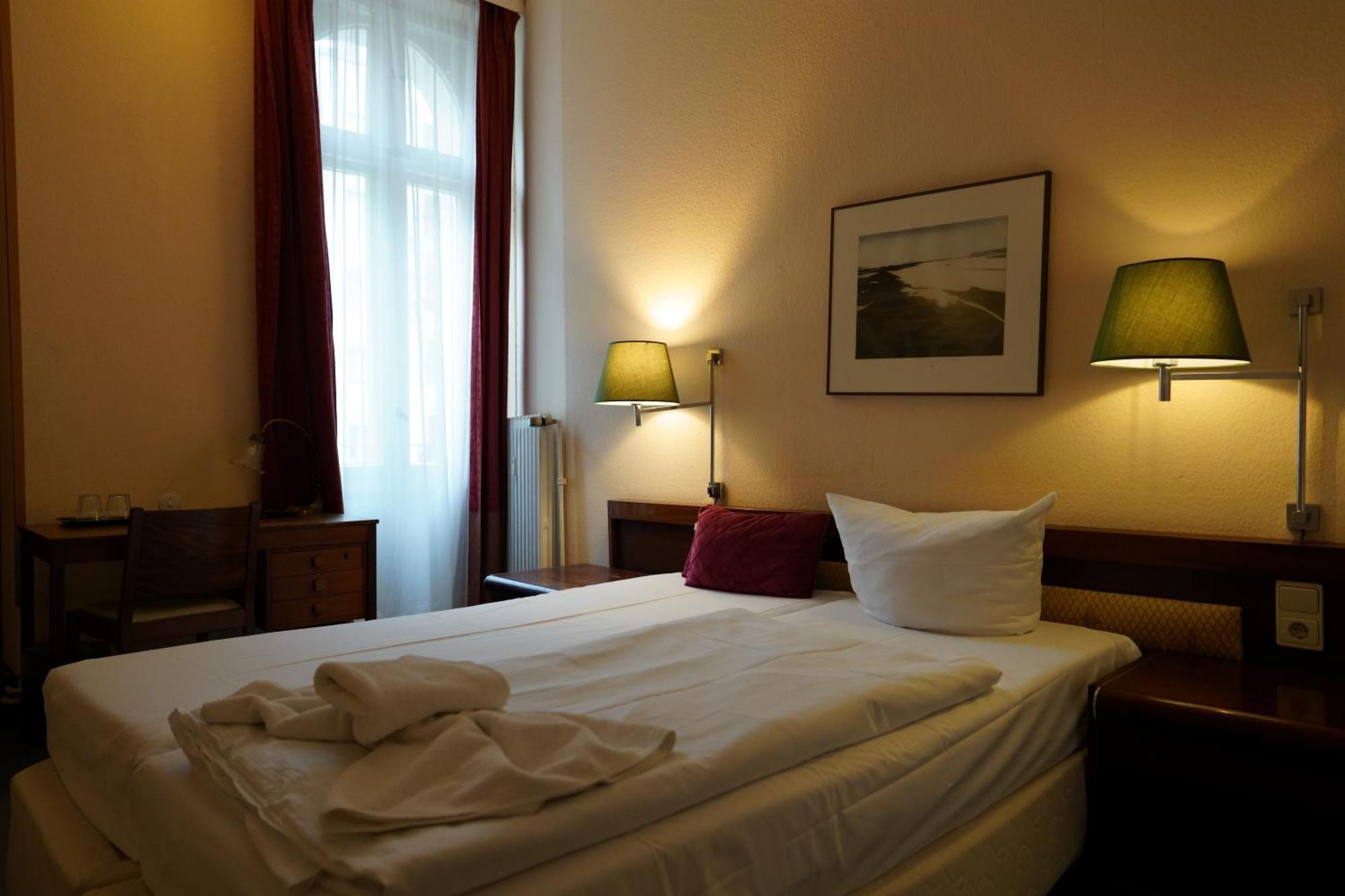 Hotel Pension Xantener Eck Берлин Экстерьер фото