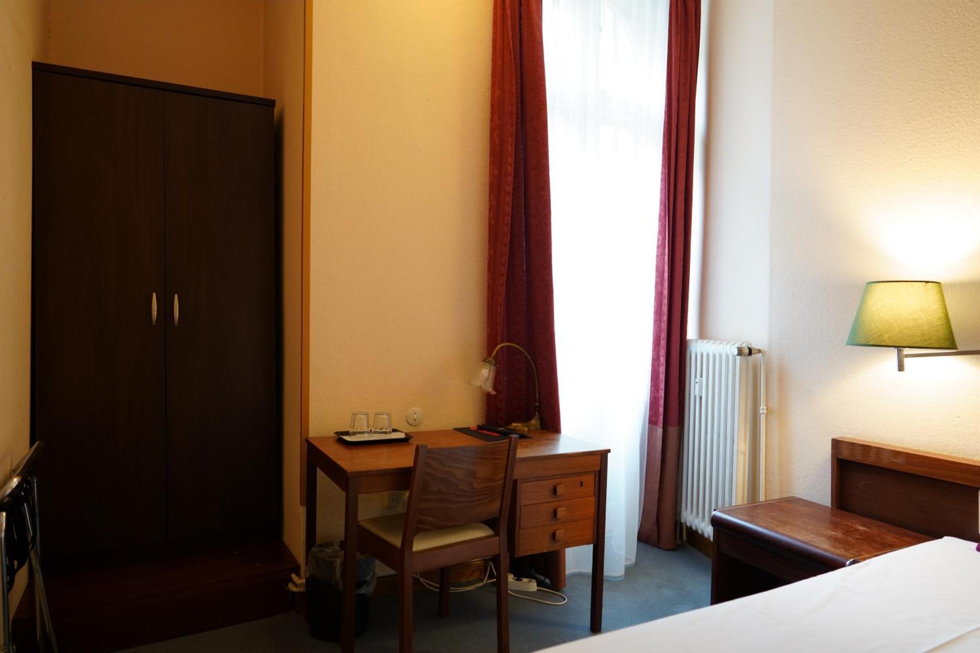 Hotel Pension Xantener Eck Берлин Экстерьер фото