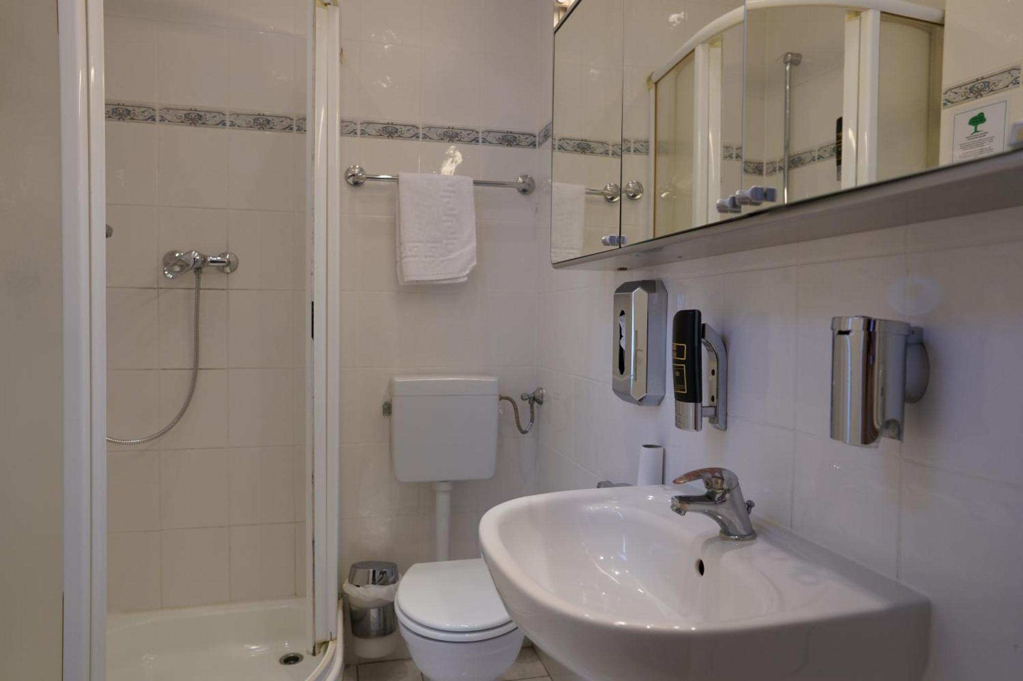 Hotel Pension Xantener Eck Берлин Экстерьер фото