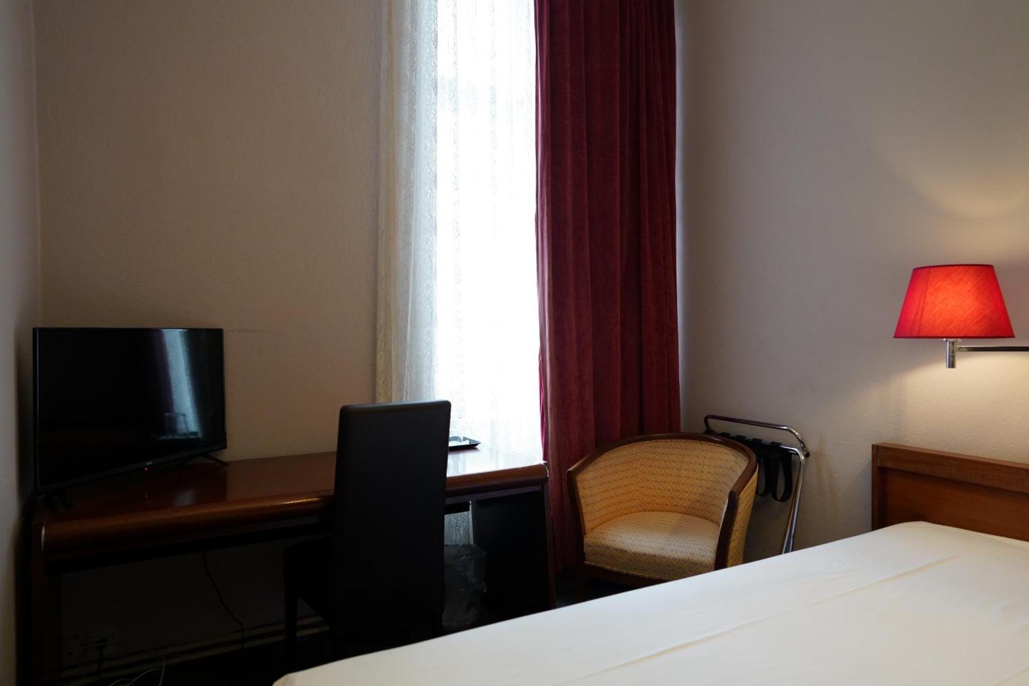 Hotel Pension Xantener Eck Берлин Экстерьер фото
