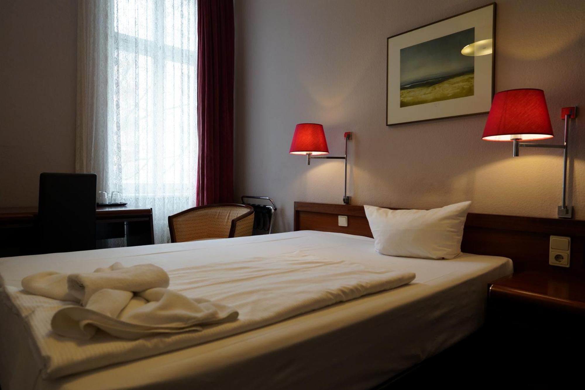 Hotel Pension Xantener Eck Берлин Экстерьер фото