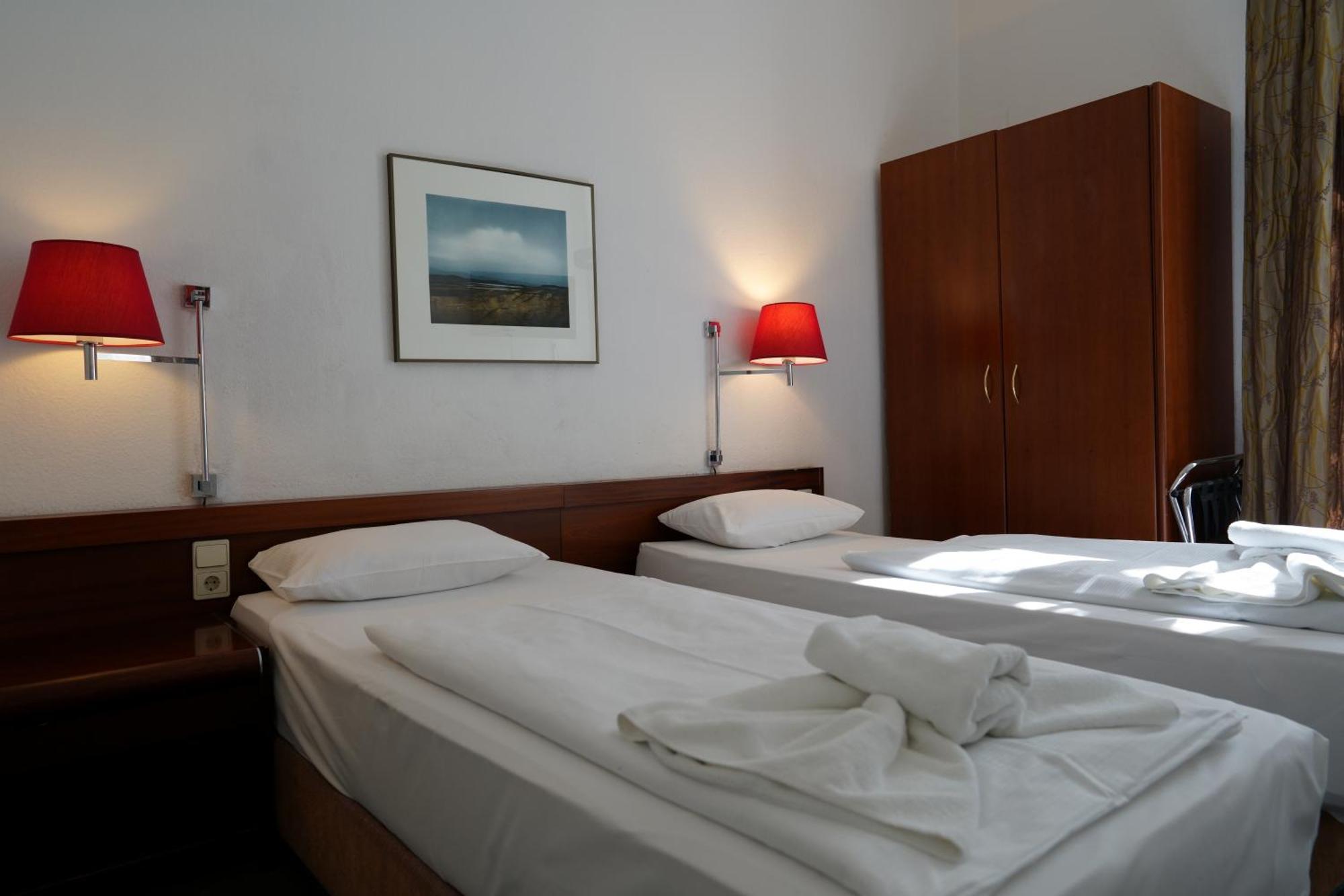 Hotel Pension Xantener Eck Берлин Экстерьер фото