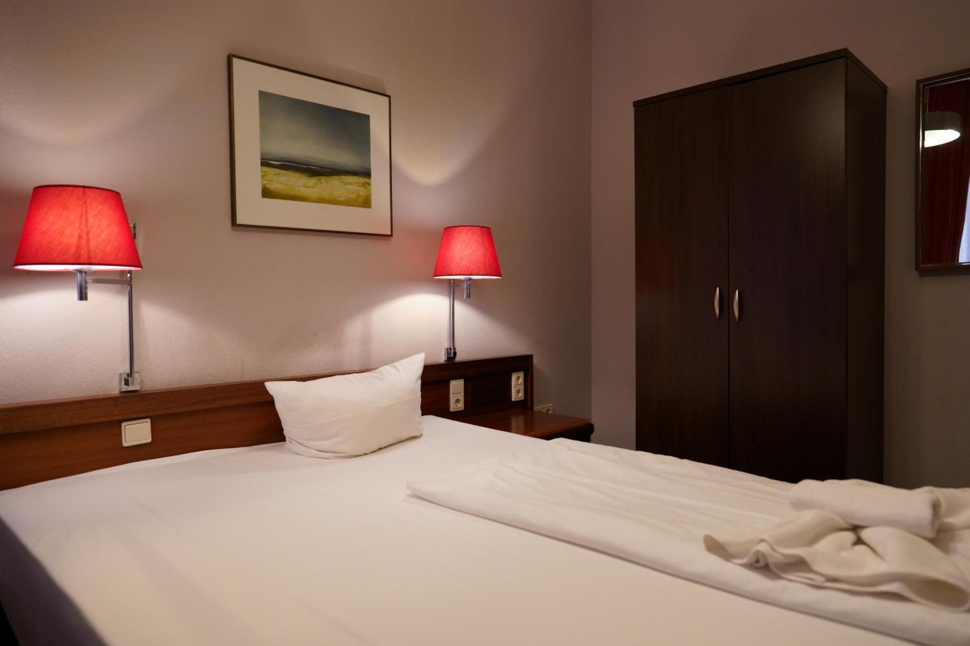 Hotel Pension Xantener Eck Берлин Экстерьер фото